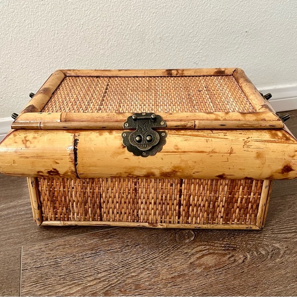 Vintage bamboo wicker rattan box with lid - Picture 1 of 13